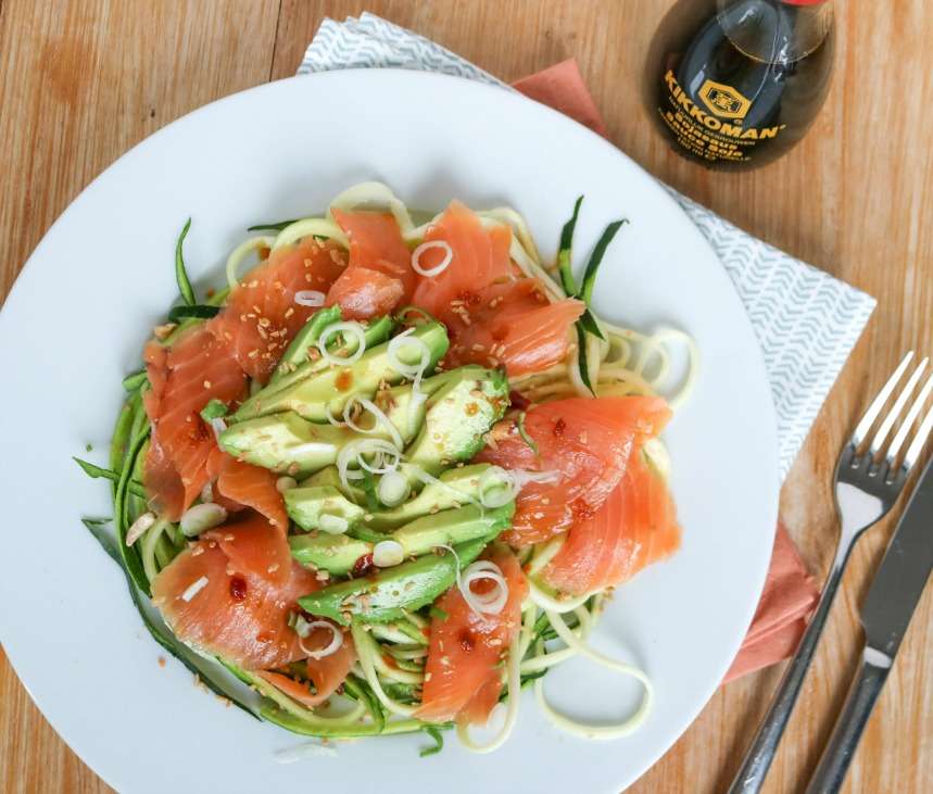 Oosterse courgettisalade met zalm en avocado