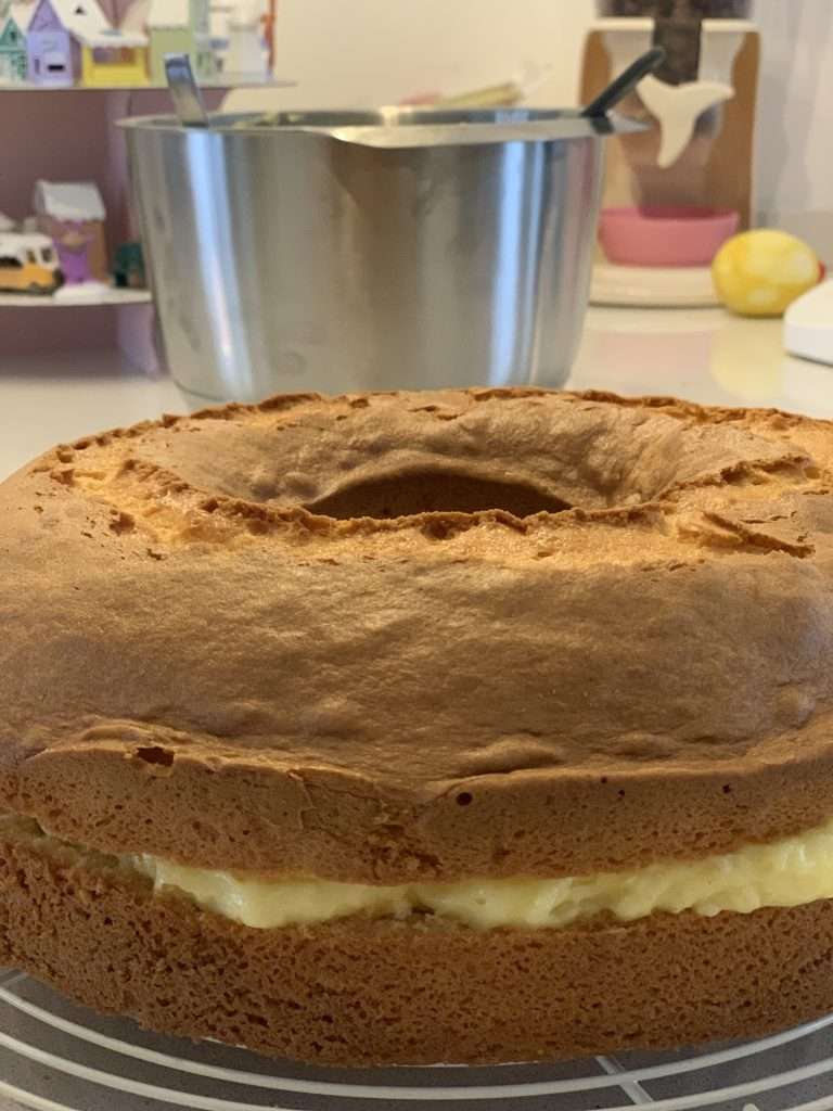 Bakproces
Taartbakken
Bakrecept
Taartrecept
Taartdeeg
Bakbenodigdheden
Ovenbakken
Bakvorm
Ingrediënten
Bakinstructies
Baktijd
Taartdecoratie
Taartversiering
Gebak
Zelfgemaakt
Zoete lekkernij
Taartbereiding
Keukenrecept
Smullen
Taarttafel